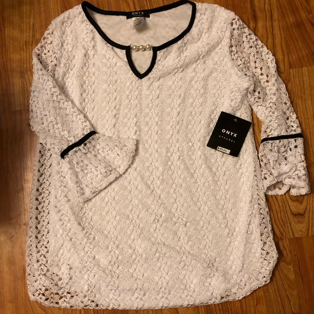 NWT Onyx Apparel blouse